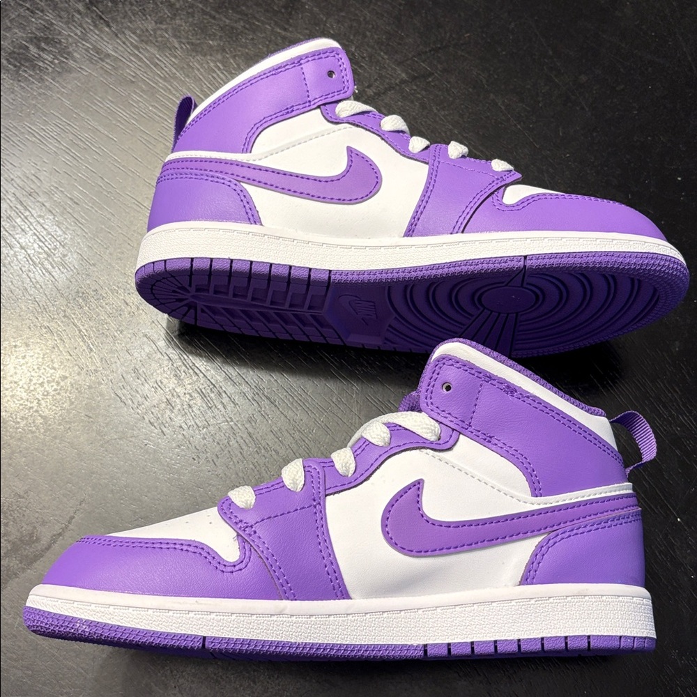 Nike Purple and White High-Top Sneakers size 2.5 girls like new